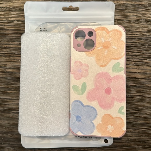 iPhone 13 phone case - Picture 2 of 2